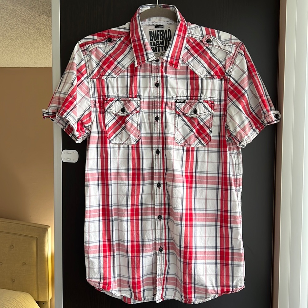 Short sleeve button down with pockets - Picture 2 of 7